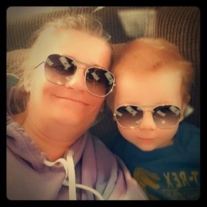 Meet your Posher, Holly